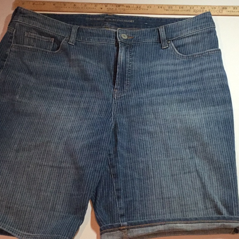 Chico’s Blue Railroad Striped Denim Shorts women’s size 14